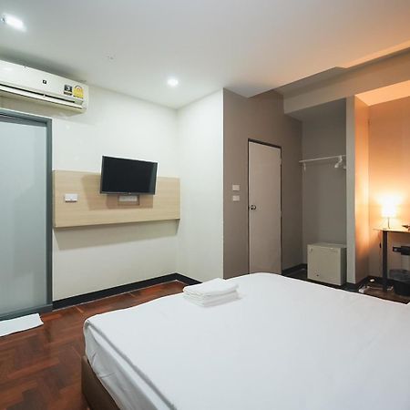 Z โกอินน์ สีลม - สถานีรถไฟฟ้าเซนต์หลุยส์ Go Inn Silom Бангкок Экстерьер фото
