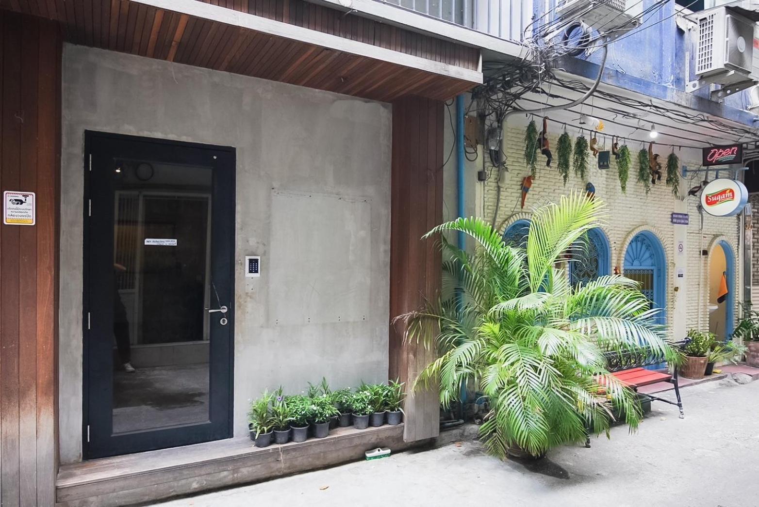 Z โกอินน์ สีลม - สถานีรถไฟฟ้าเซนต์หลุยส์ Go Inn Silom Бангкок Экстерьер фото